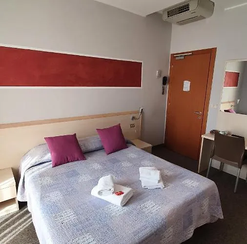 فندق Garni Rosmari 2*