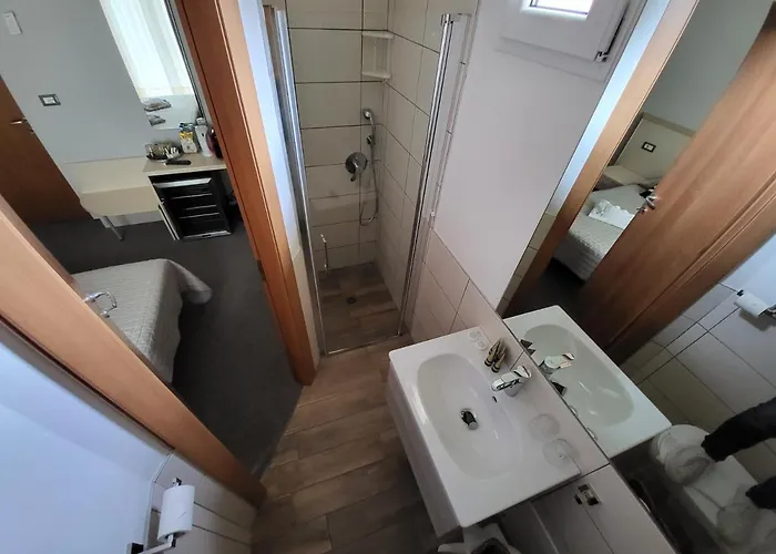 Garni Rosmari 2* برنزوني سول جاردا