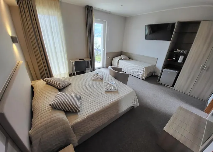 Garni Rosmari برنزوني سول جاردا