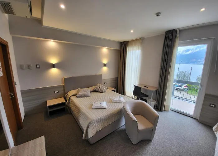 Garni Rosmari برنزوني سول جاردا