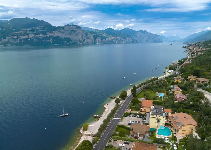 Garni Rosmari فندق برنزوني سول جاردا