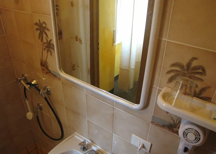 Garni Rosmari فندق برنزوني سول جاردا