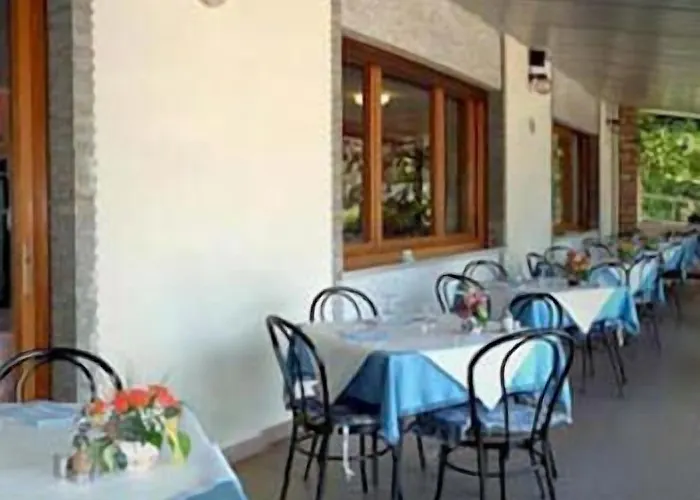 فندق Garni Rosmari برنزوني سول جاردا