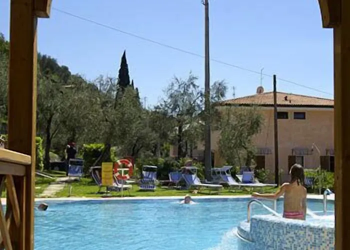 Garni Rosmari برنزوني سول جاردا