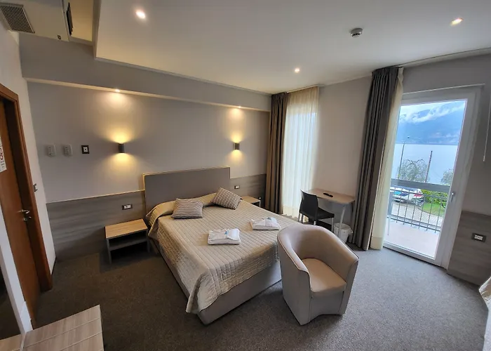 Garni Rosmari فندق برنزوني سول جاردا