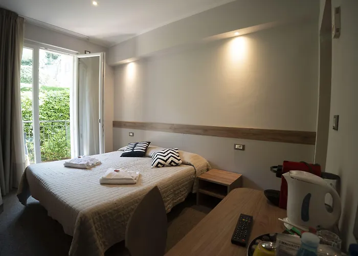 Garni Rosmari فندق برنزوني سول جاردا