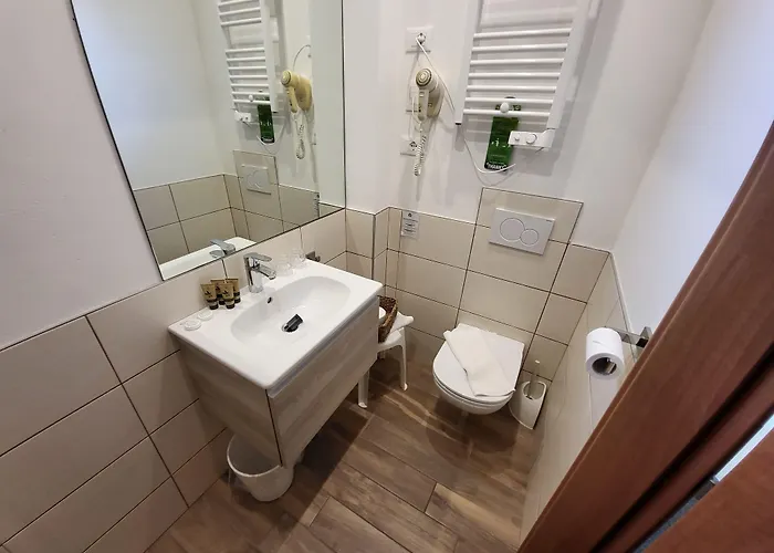 فندق Garni Rosmari برنزوني سول جاردا