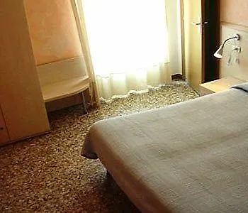 فندق Garni Rosmari برنزوني سول جاردا