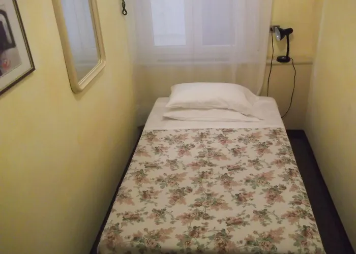 Garni Rosmari فندق برنزوني سول جاردا